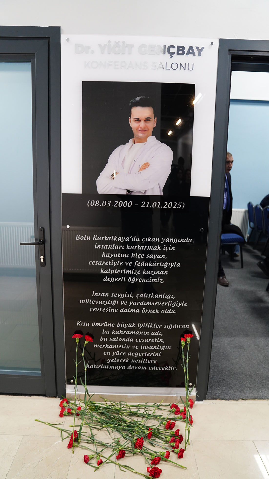 Yaşam Fen Okulları Konferans Salonu’na Yiğit Gençbay’ın Adı Verildi